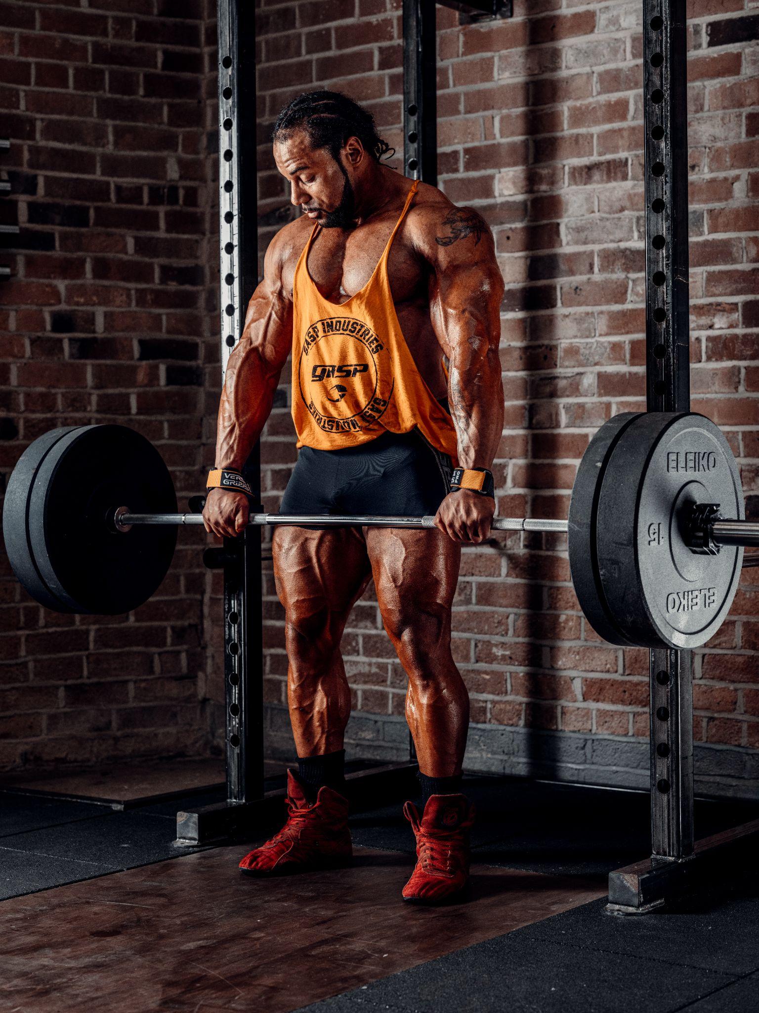 Powerlifter using Versa Gripps during a workout